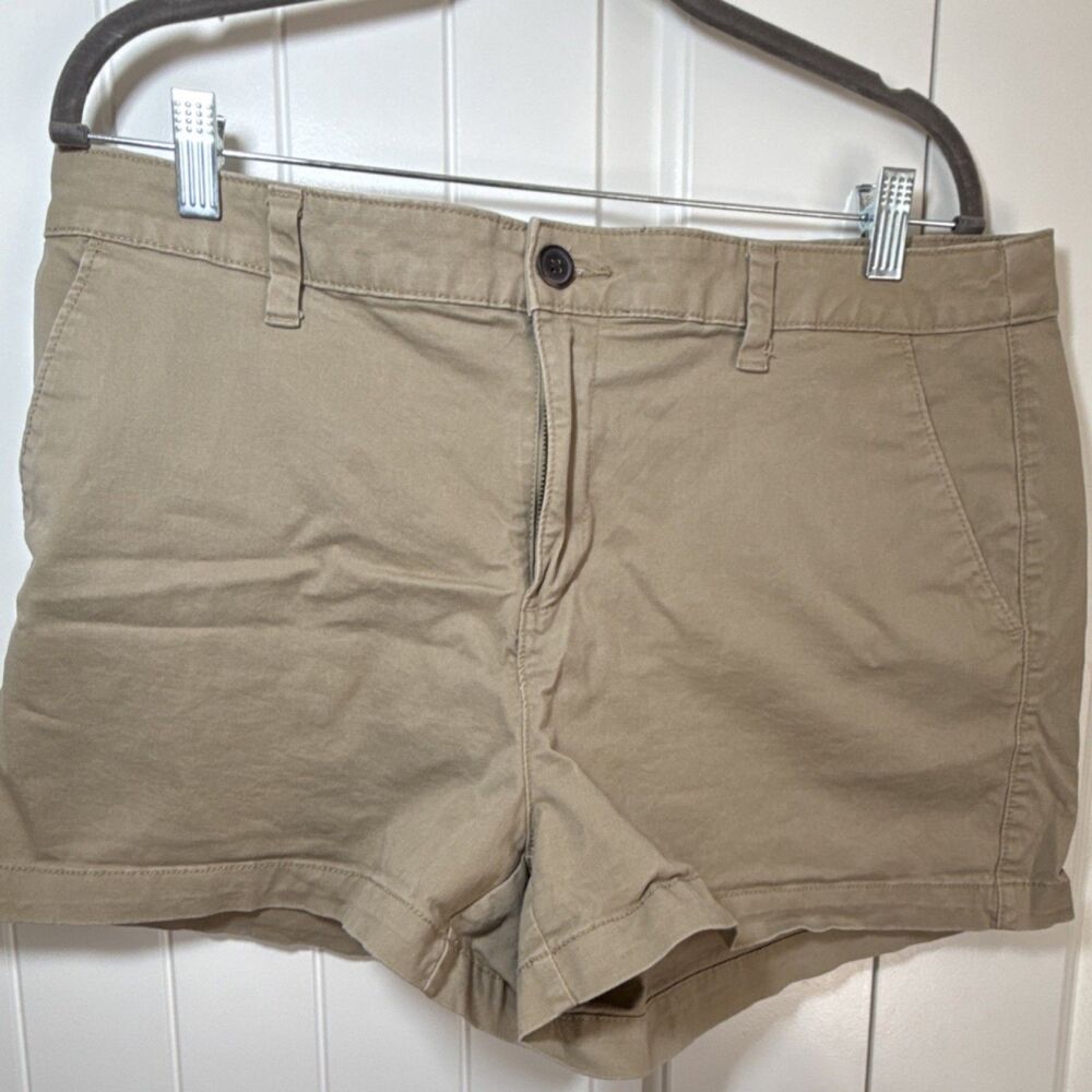 A New Day Women's Beige Chino Shorts Size 14 Stretch Cotton Blend Button Pockets